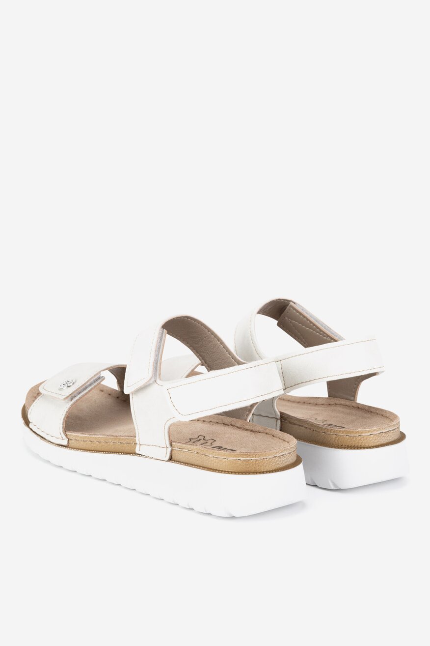 Sandały na koturnie