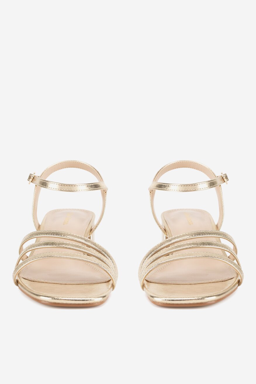 Sandały na obcasie