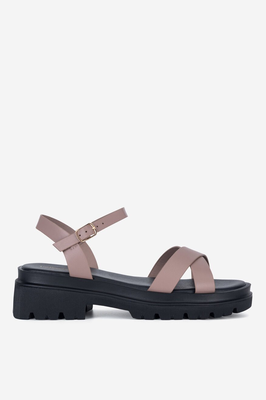 Sandały na grubej podeszwie