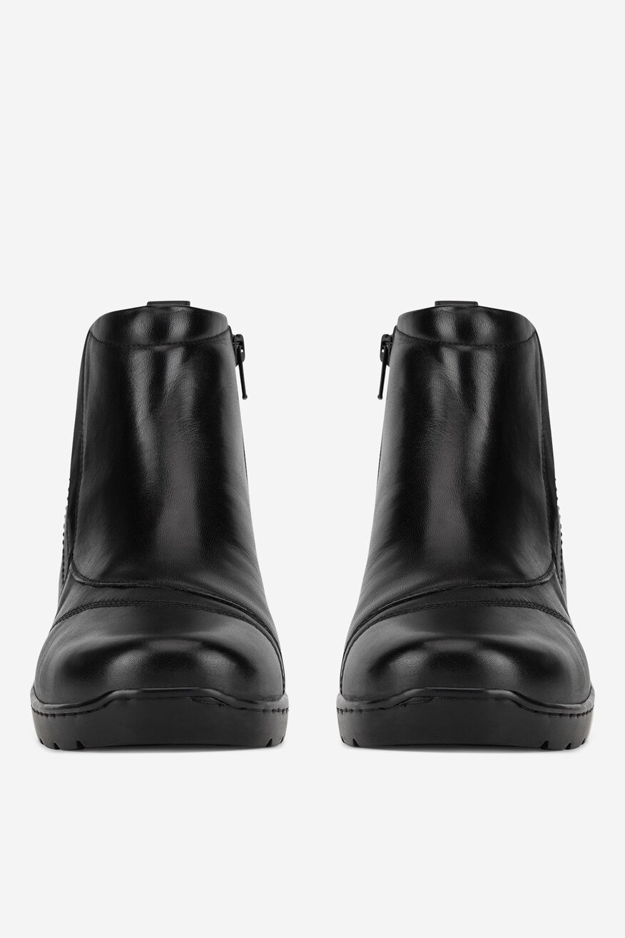 Botki skórzane na koturnie