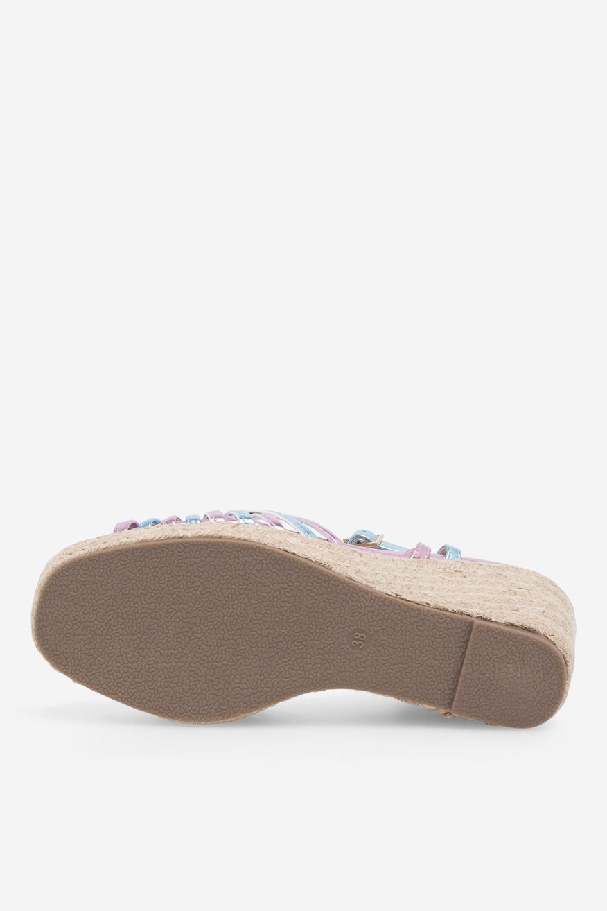 Sandały na koturnie