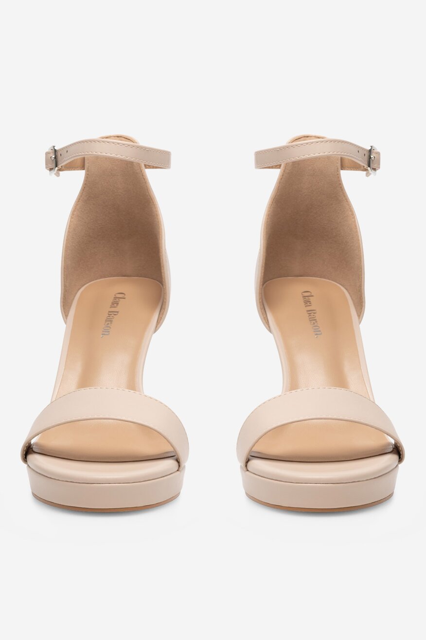 Sandały na obcasie