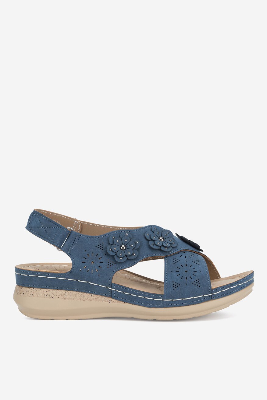 Sandały na koturnie