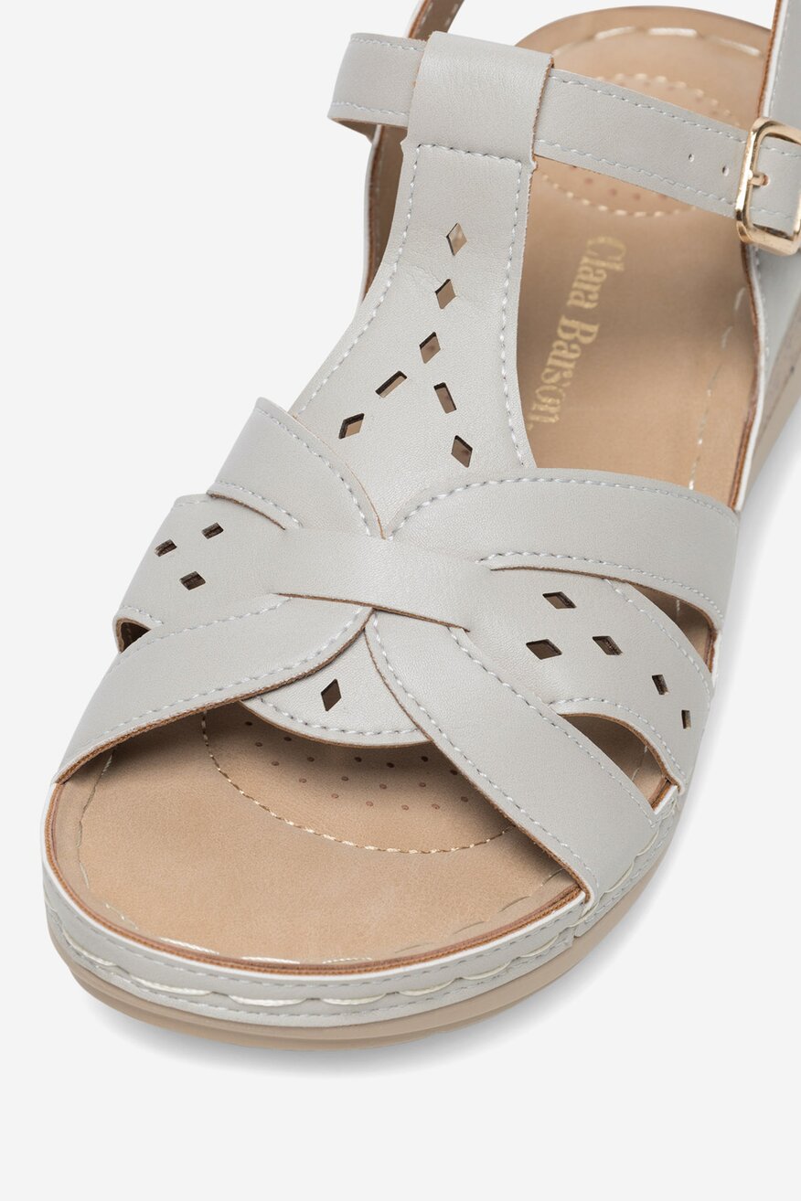 Sandały na koturnie