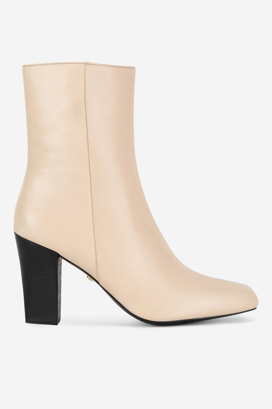 Botki skórzane na słupku