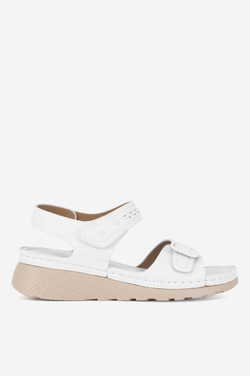 Sandały na koturnie