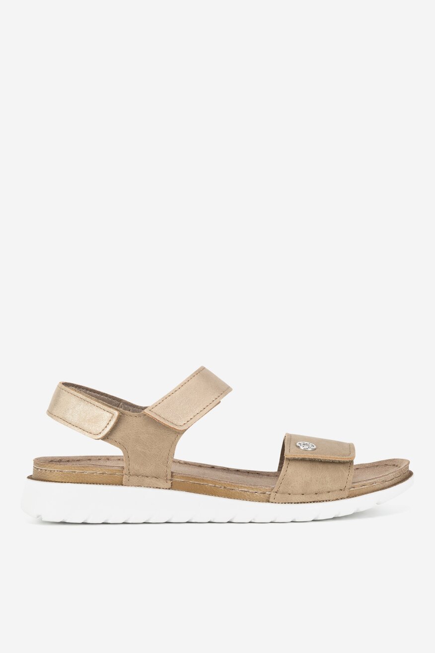 Sandały na koturnie