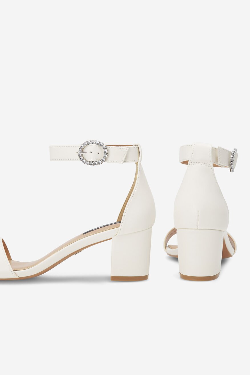 Sandały na obcasie