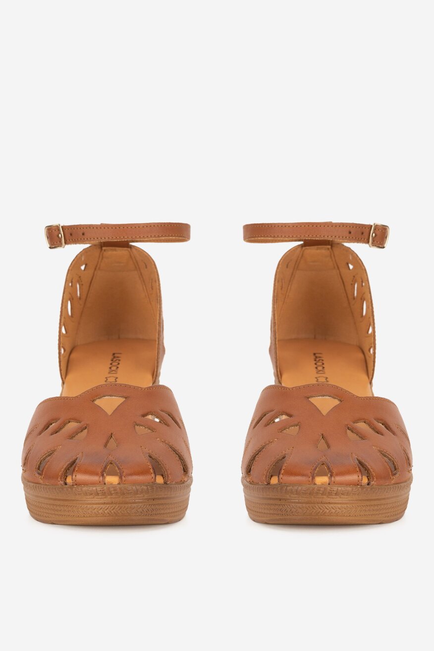 Sandały skórzane na koturnie