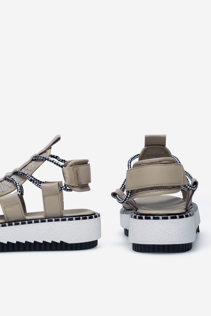 Sandały skórzane na platformie