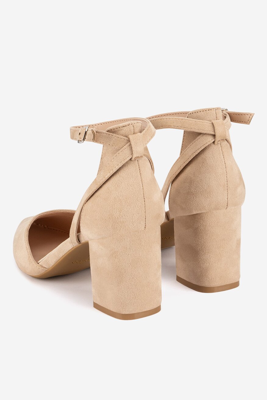 Czółenka na słupku