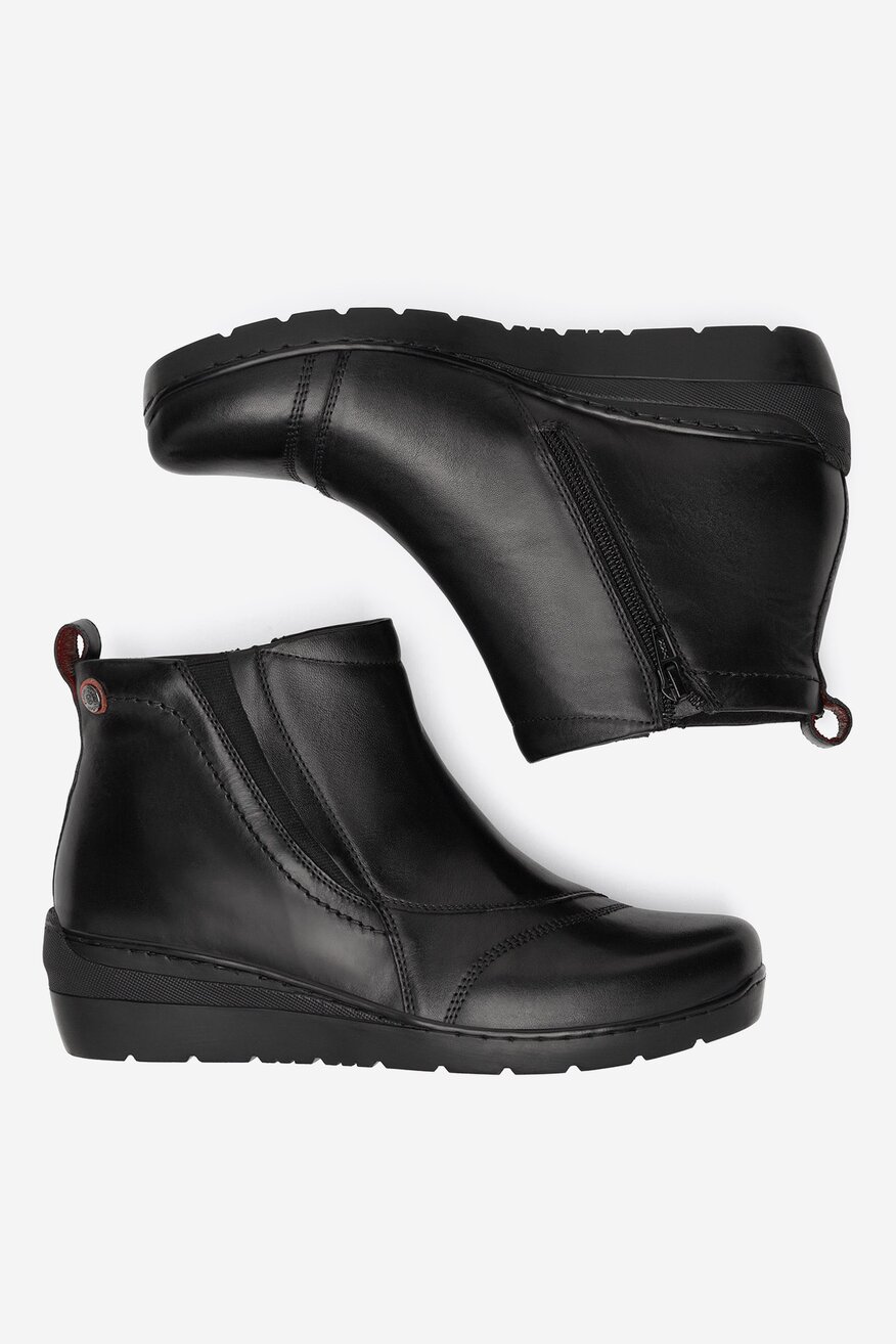 Botki skórzane na koturnie