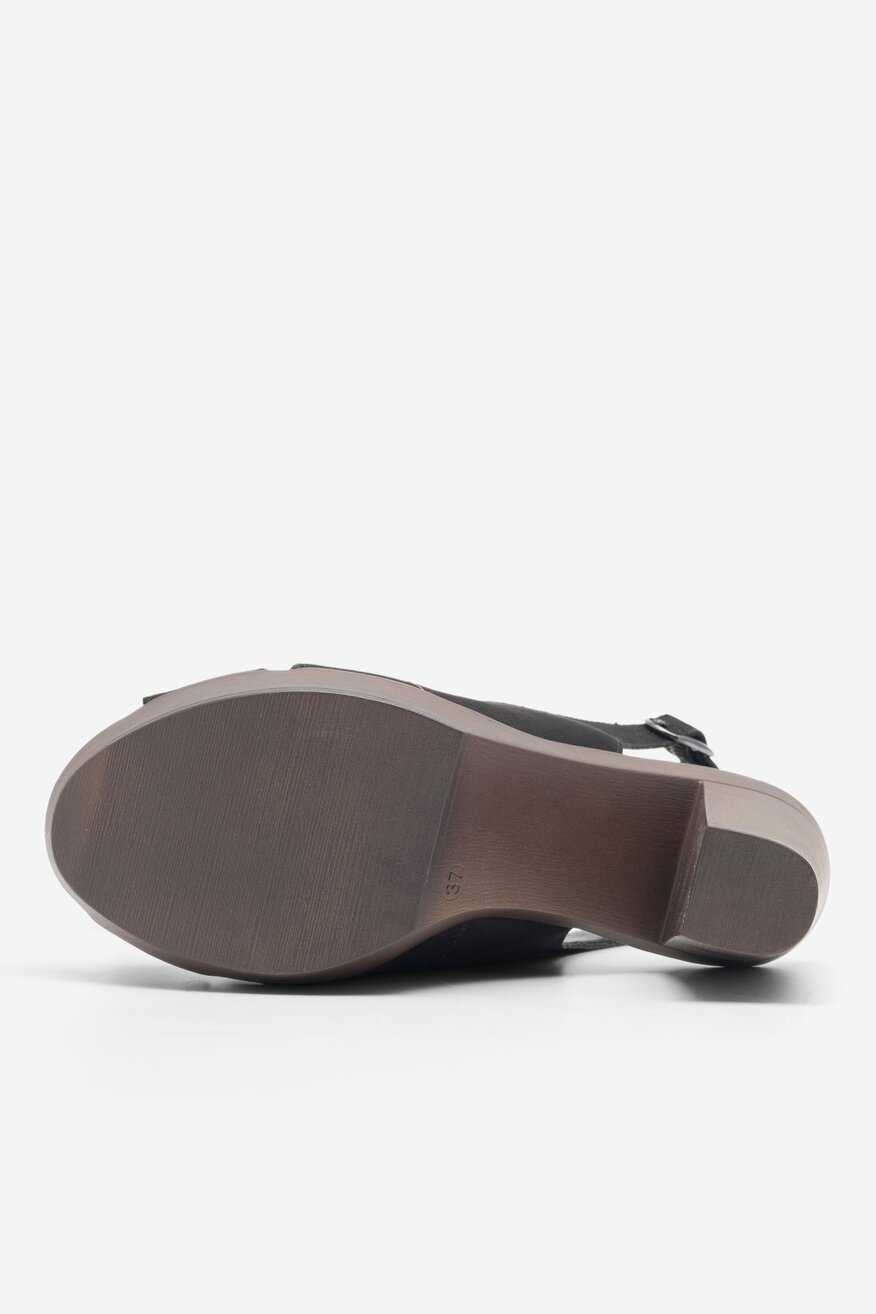 Sandały skórzane na słupku