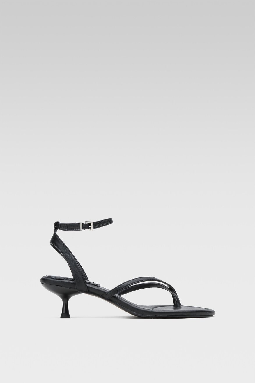 Sandały na obcasie