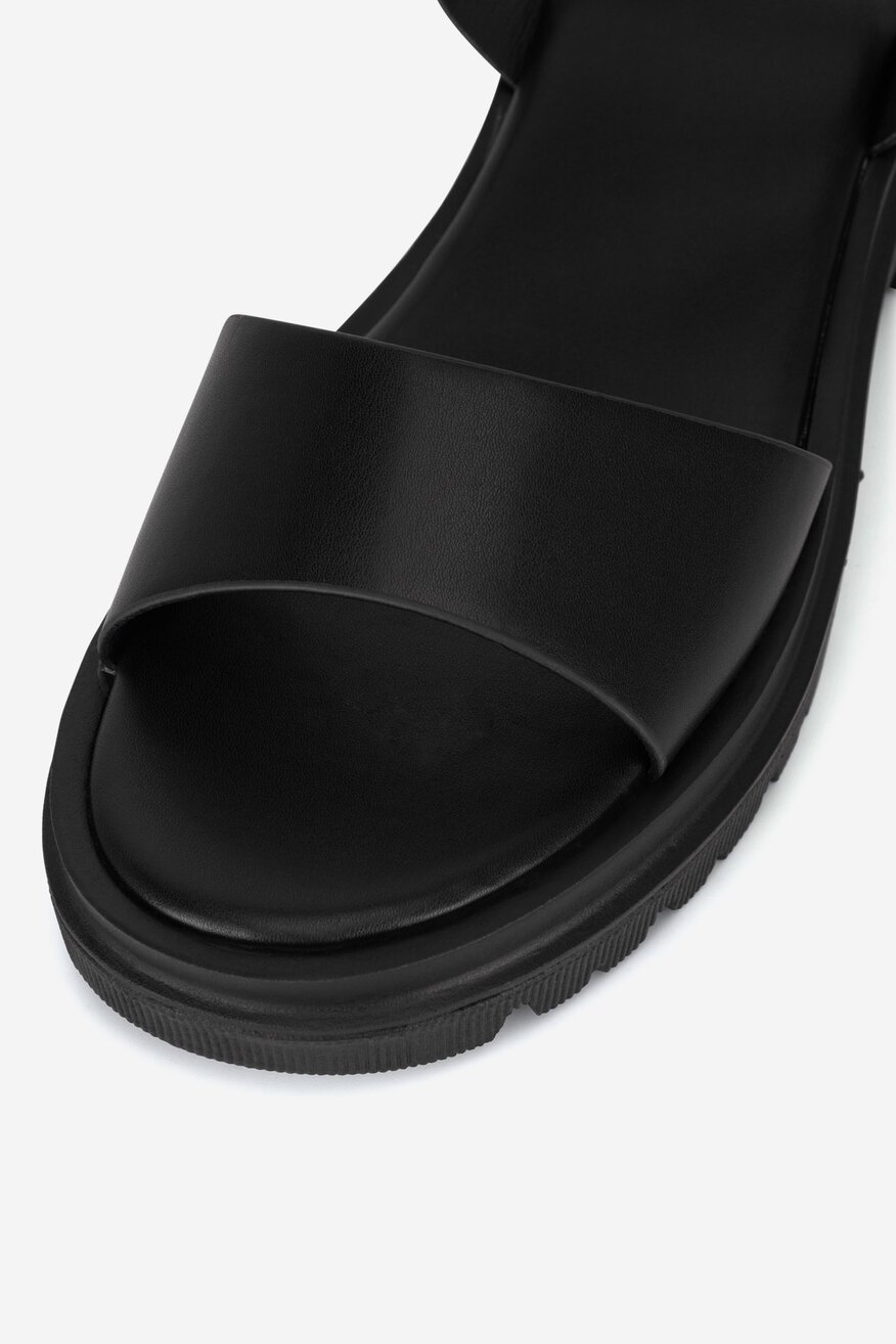 Sandały na grubej podeszwie