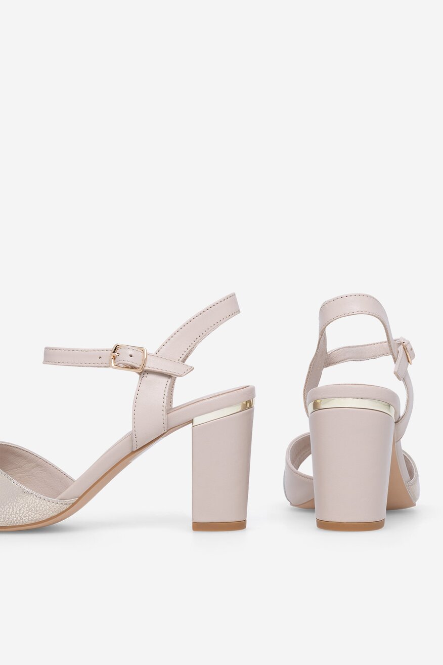 Sandały skórzane na słupku