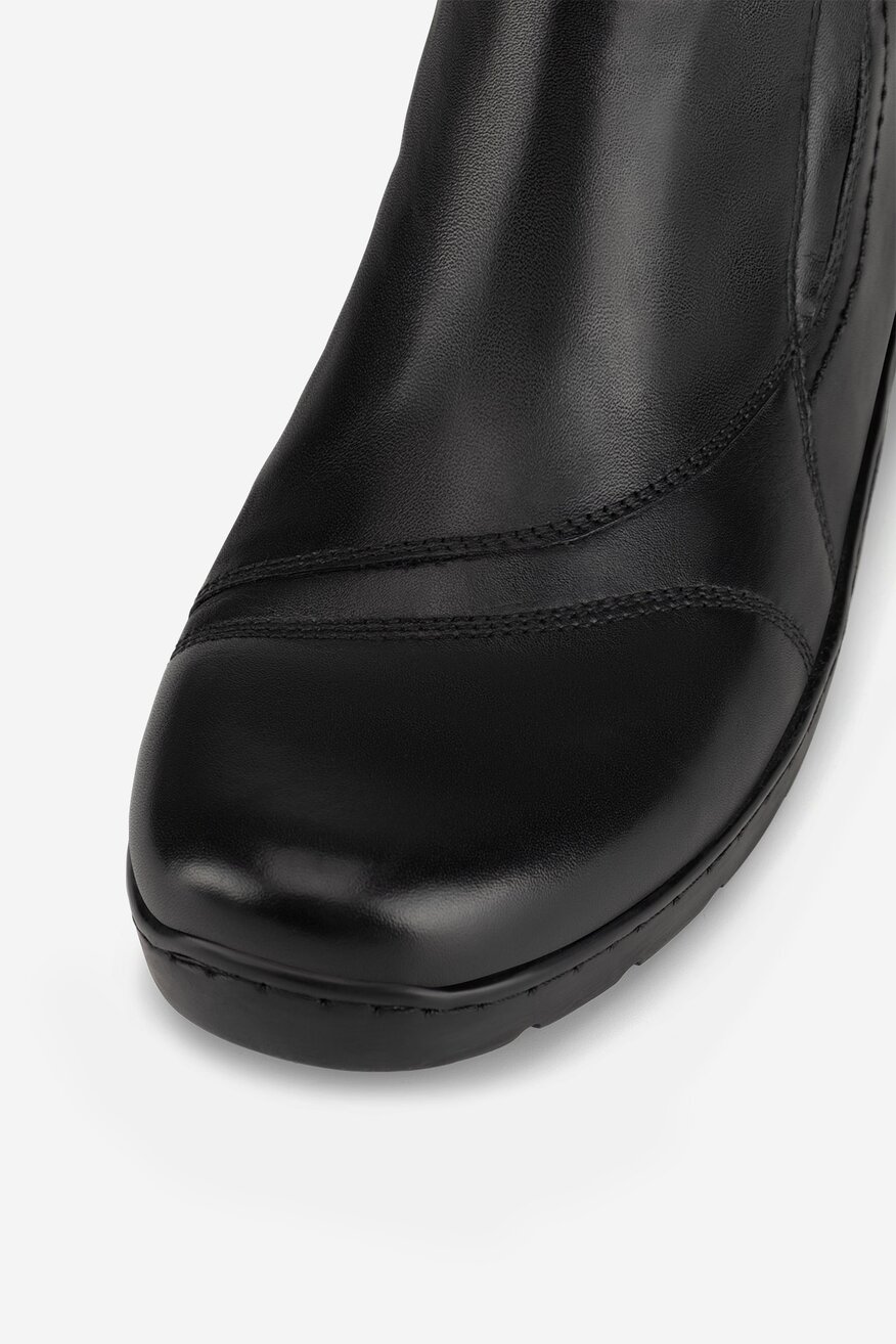 Botki skórzane na koturnie