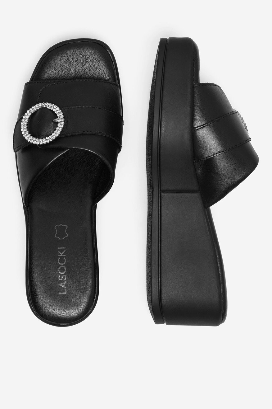 Klapki skórzane na koturnie