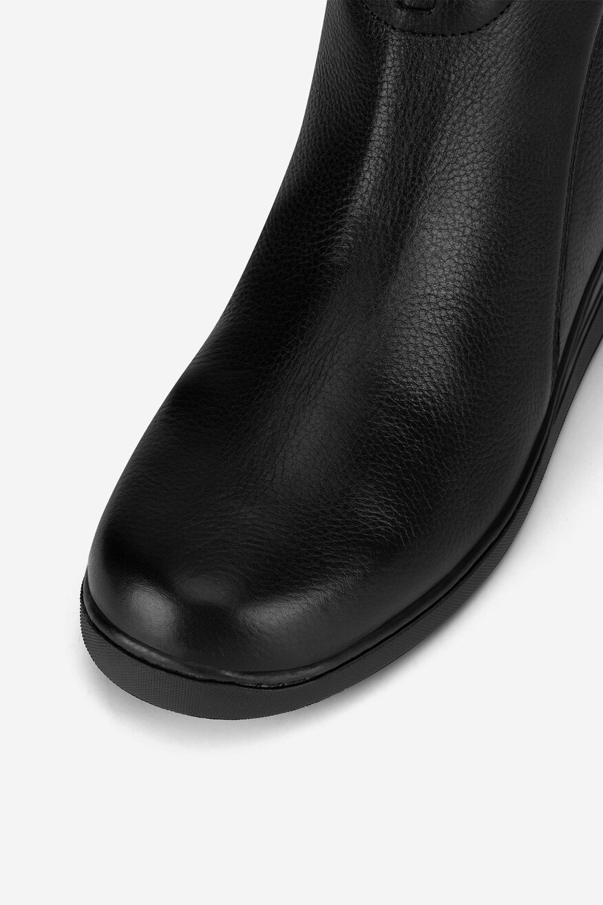 Botki skórzane na koturnie