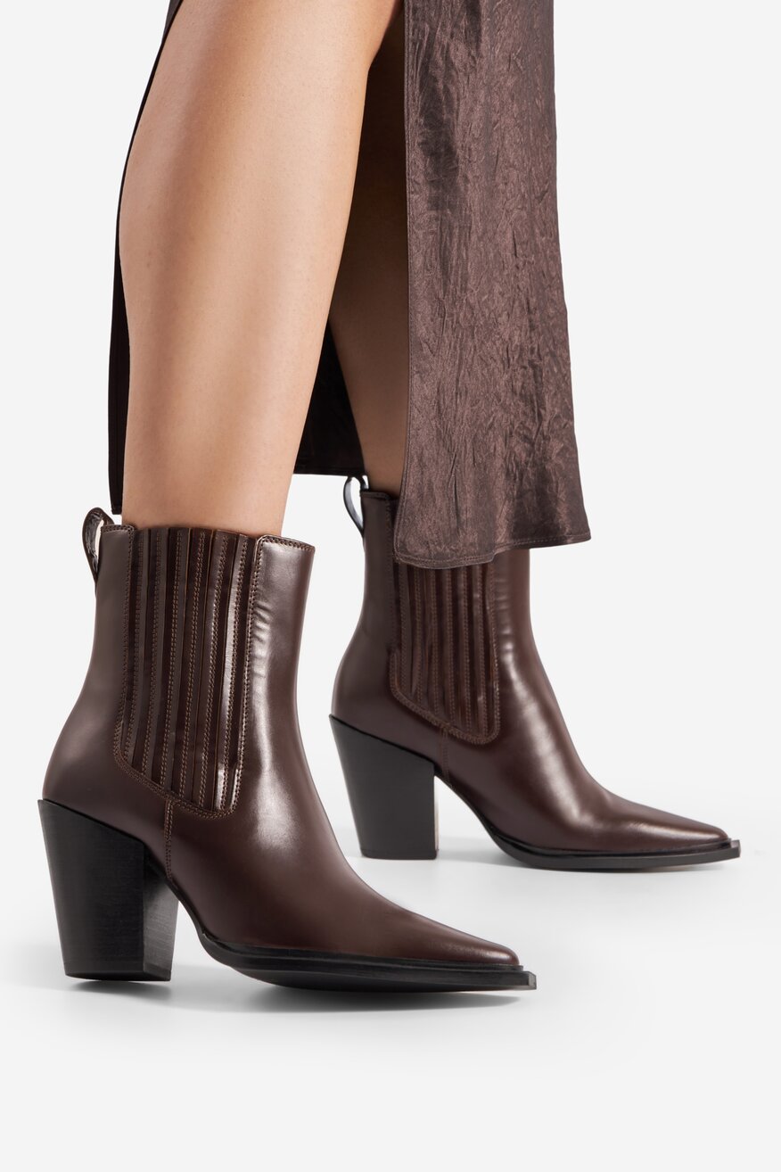 Botki skórzane na słupku