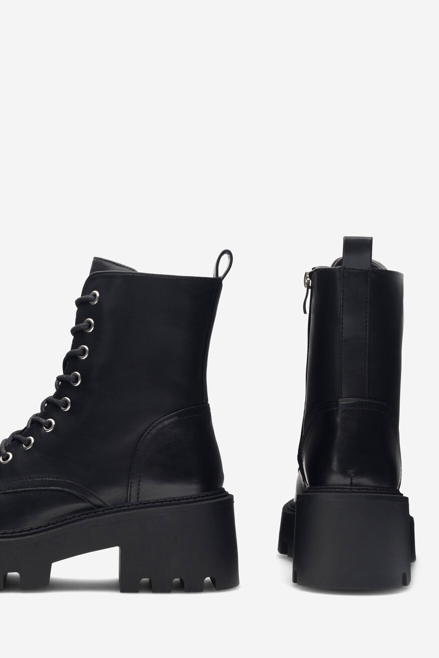 Trzewiki na grubej podeszwie