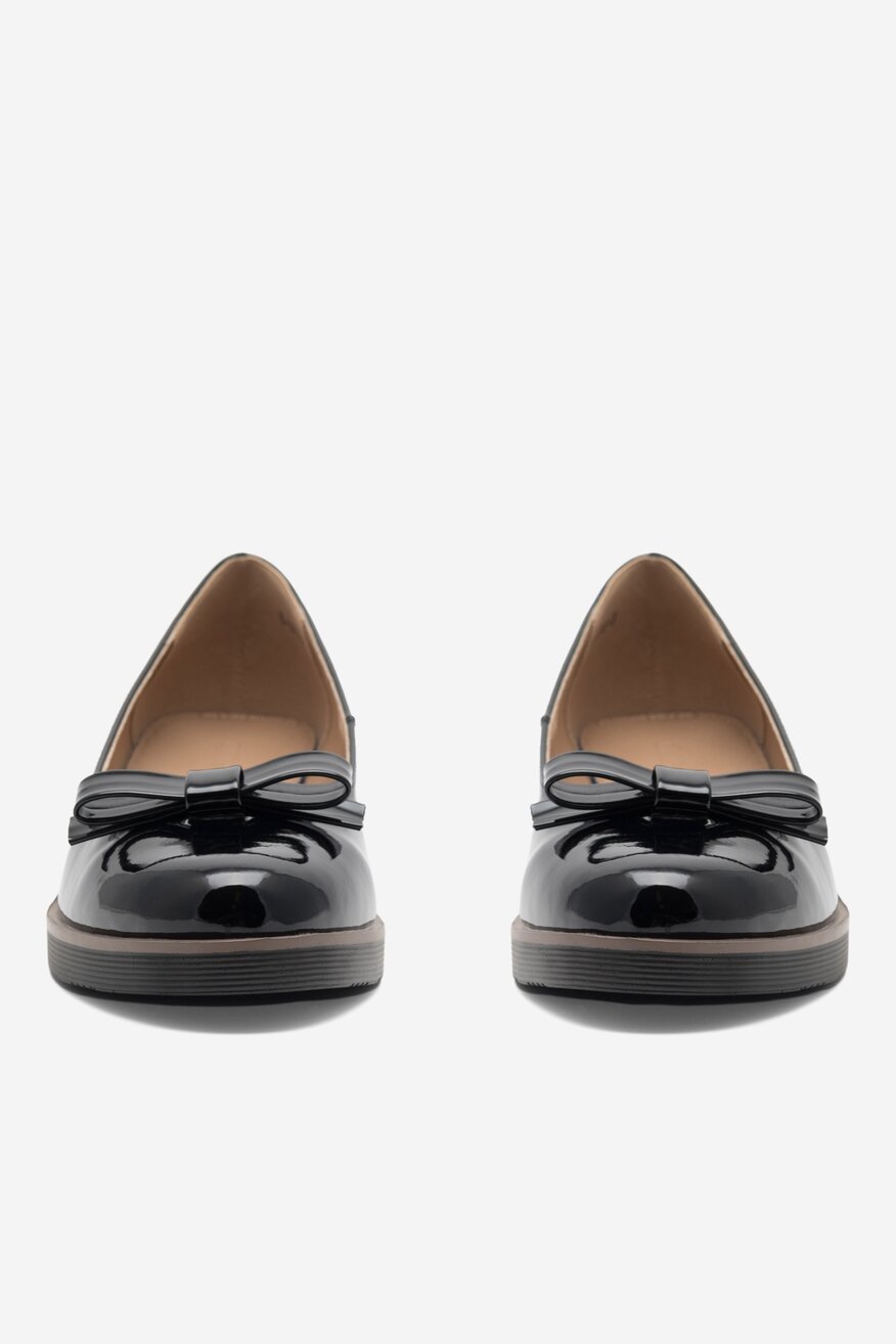 Czółenka na koturnie