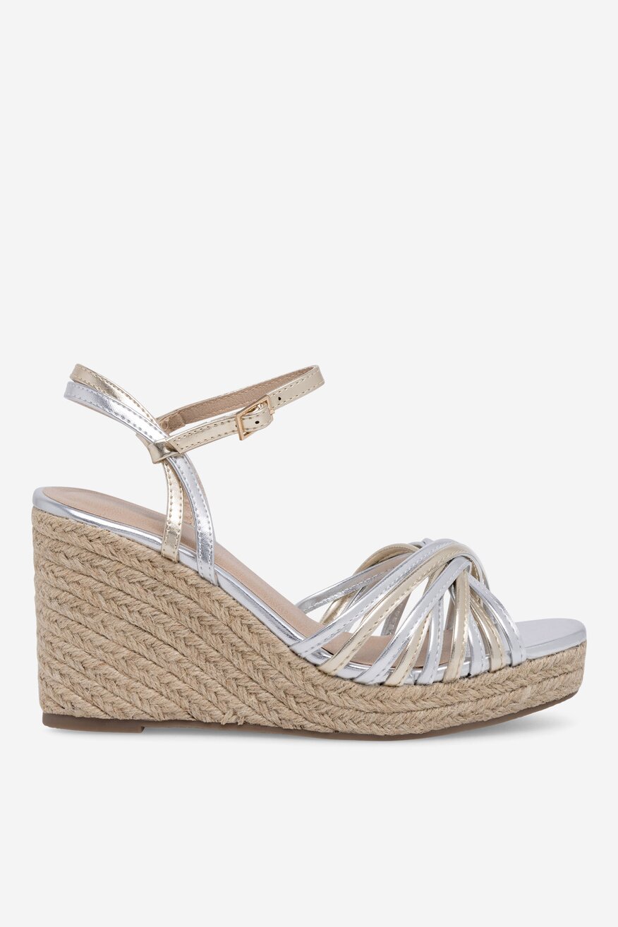 Sandały na koturnie