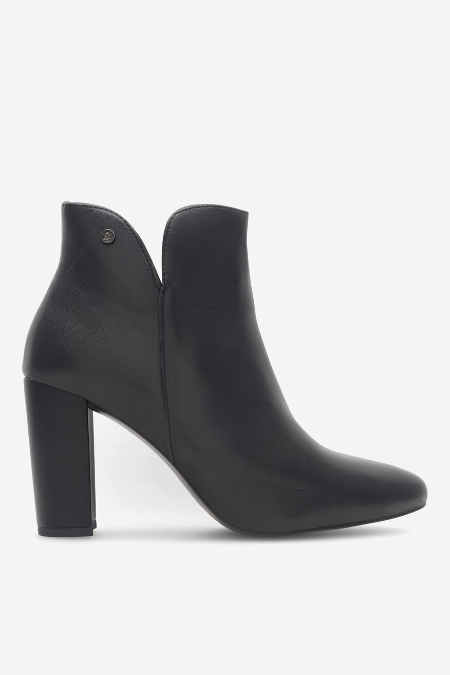 Botki skórzane na słupku