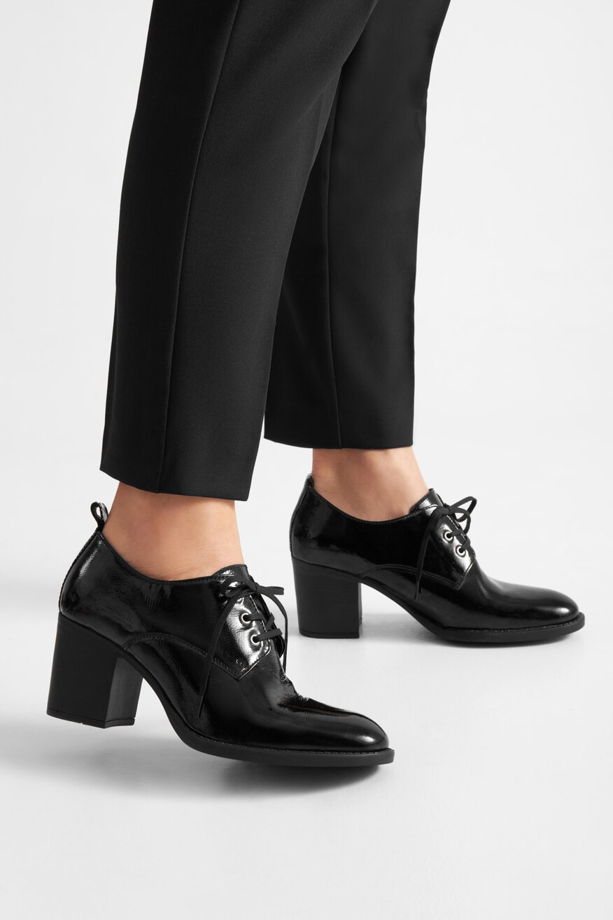 Półbuty skórzane na słupku