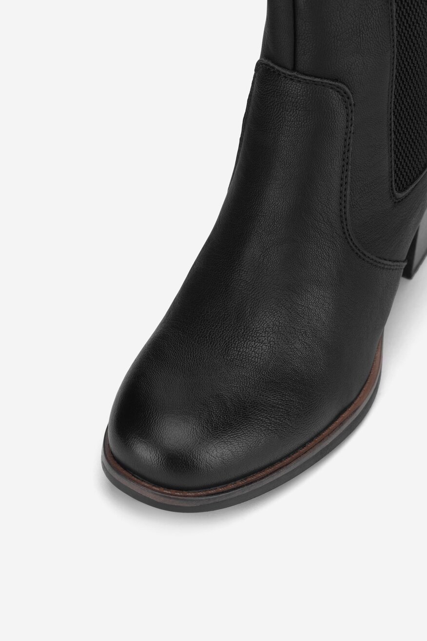 Botki ocieplane na słupku