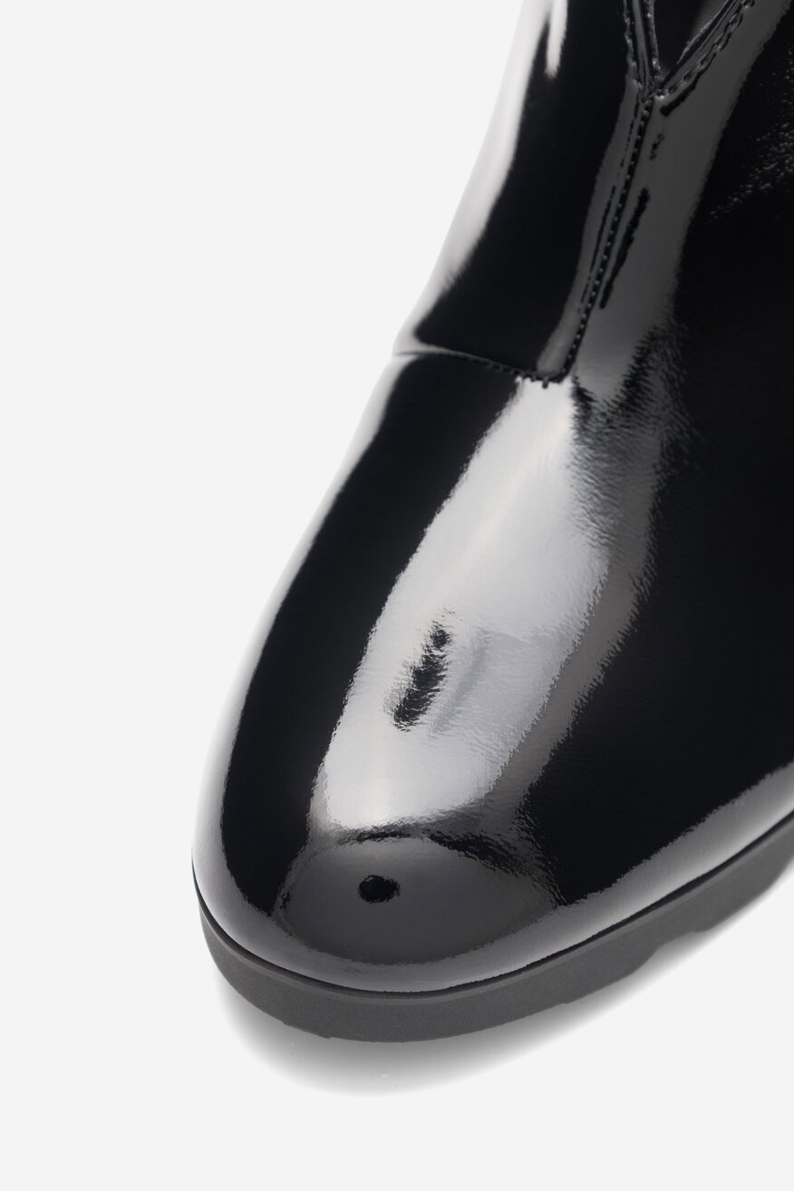 Botki skórzane na słupku