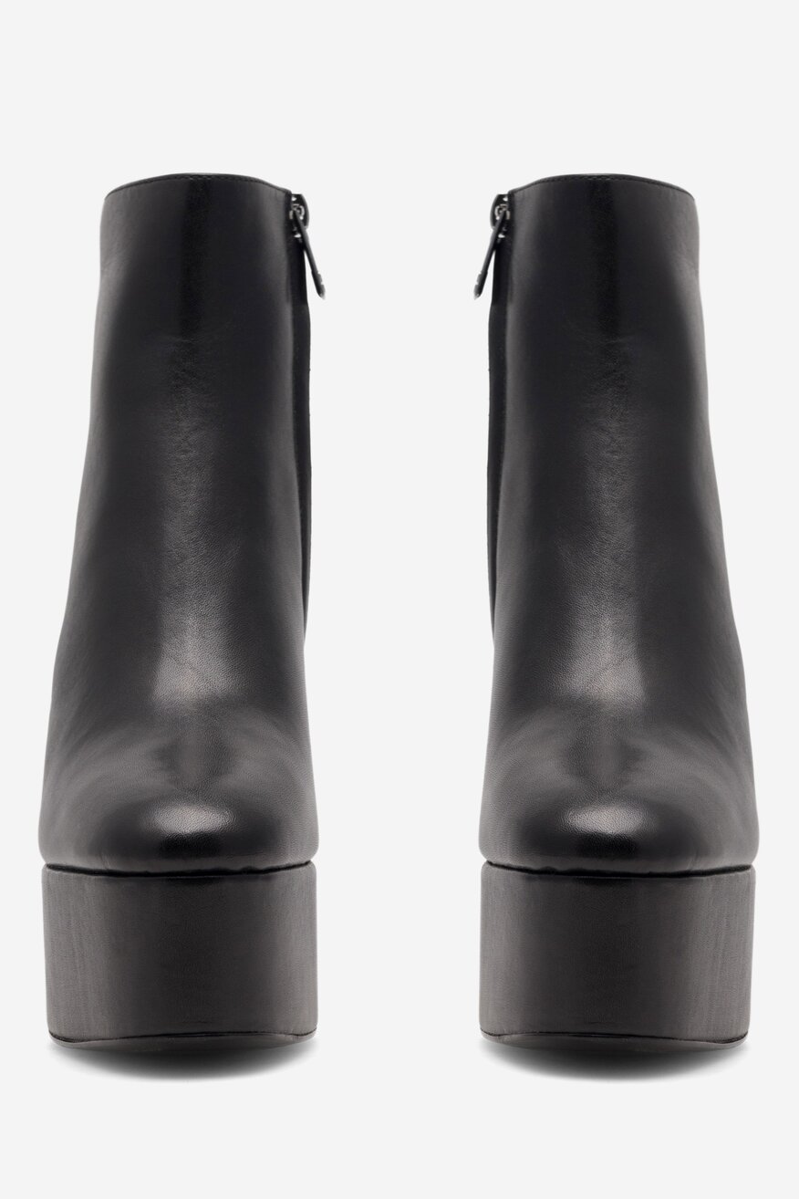 Botki skórzane na słupku