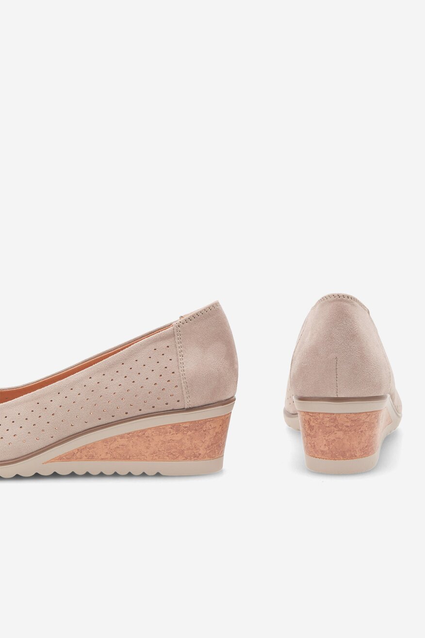 Sandały na koturnie