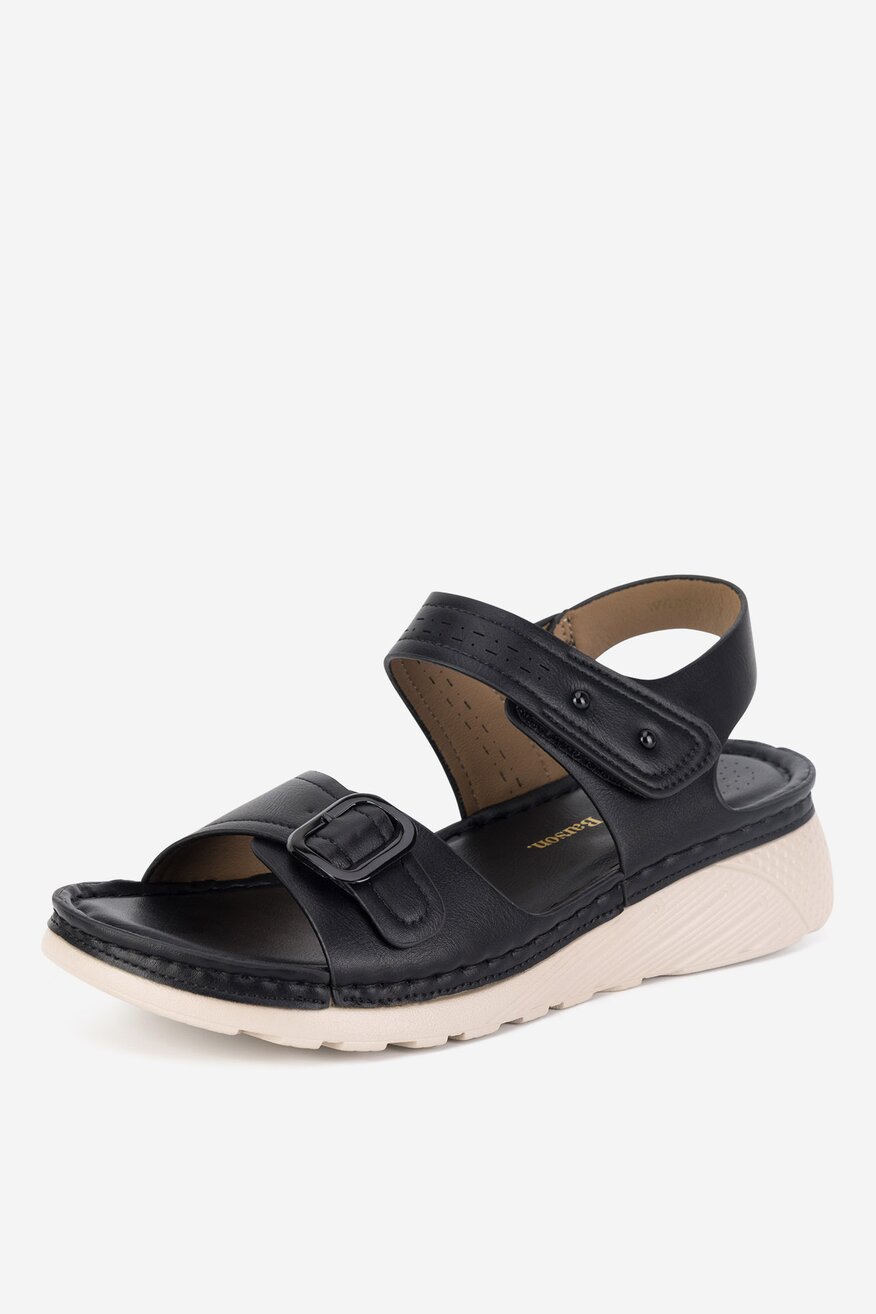 Sandały na koturnie