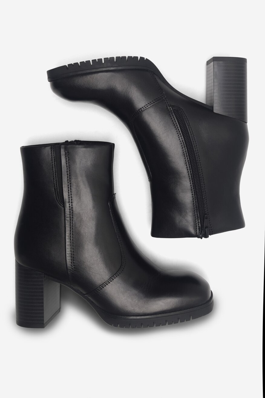 Botki skórzane na słupku