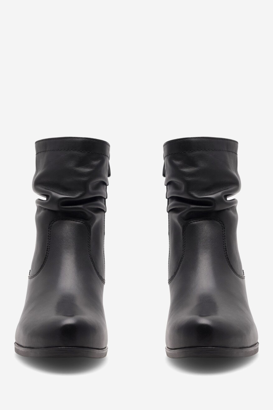 Botki skórzane na słupku