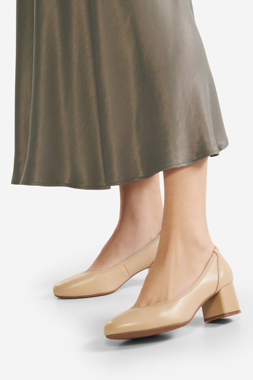 Czółenka skórzane