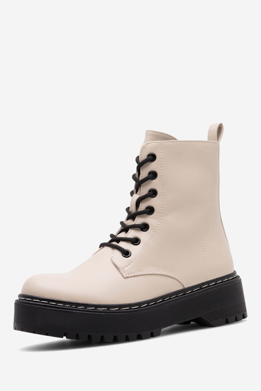 Trzewik na platformie