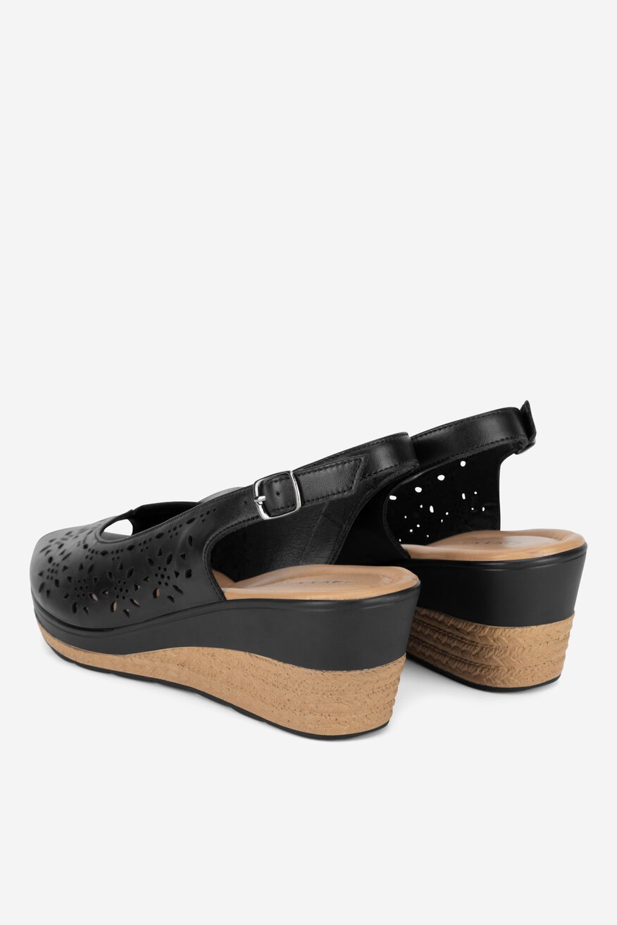 Sandały skórzane na koturnie