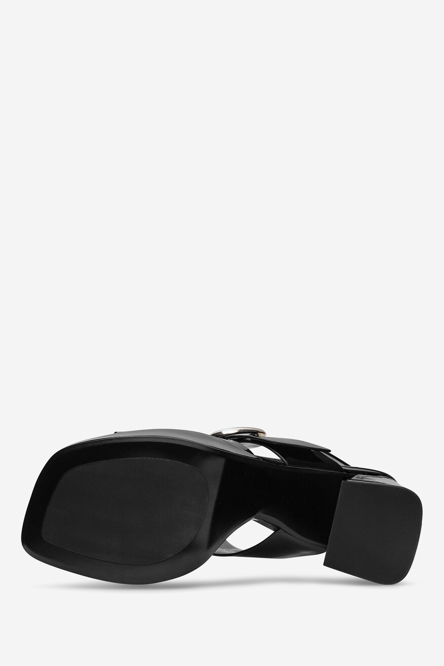 Sandały skórzane na słupku