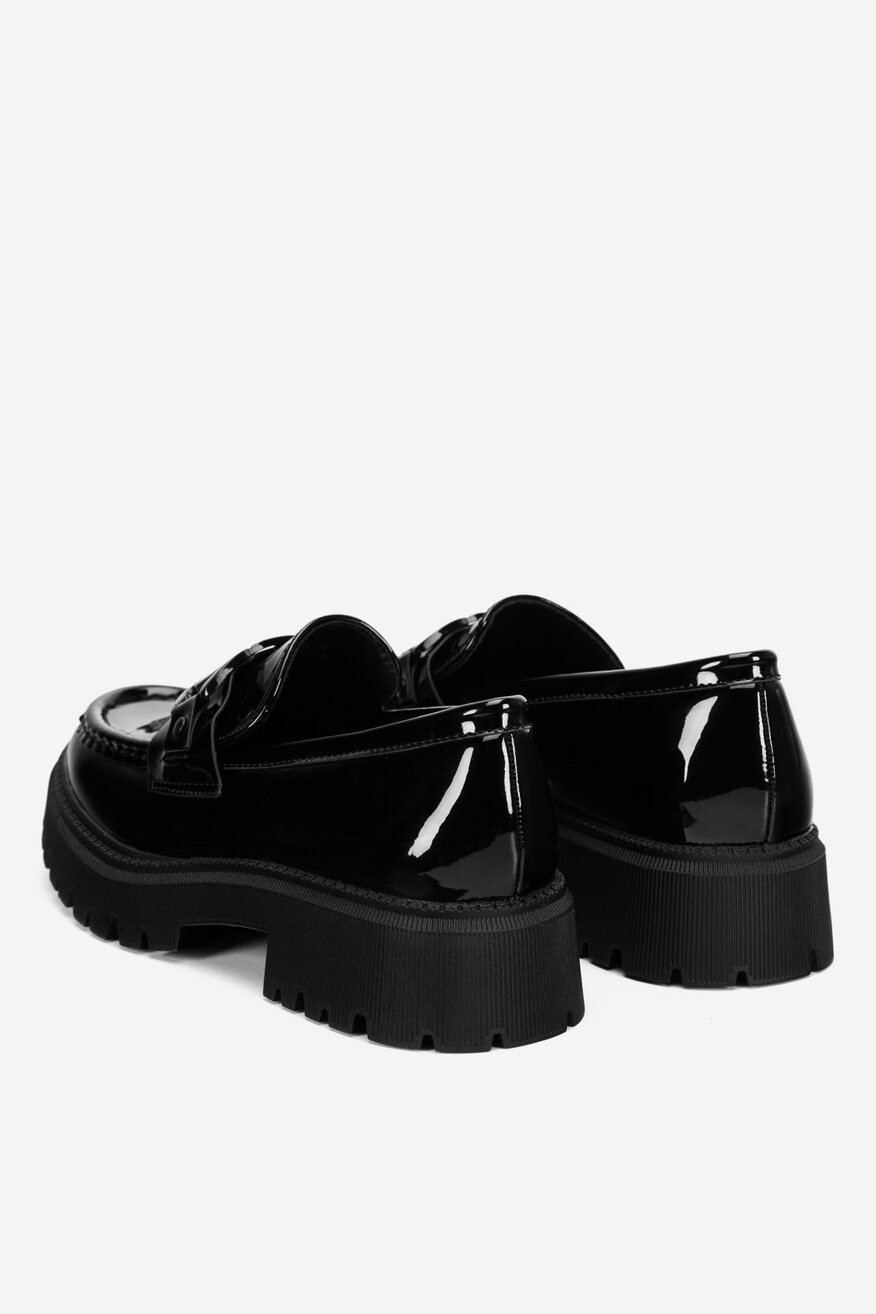 Loafersy lakierowane