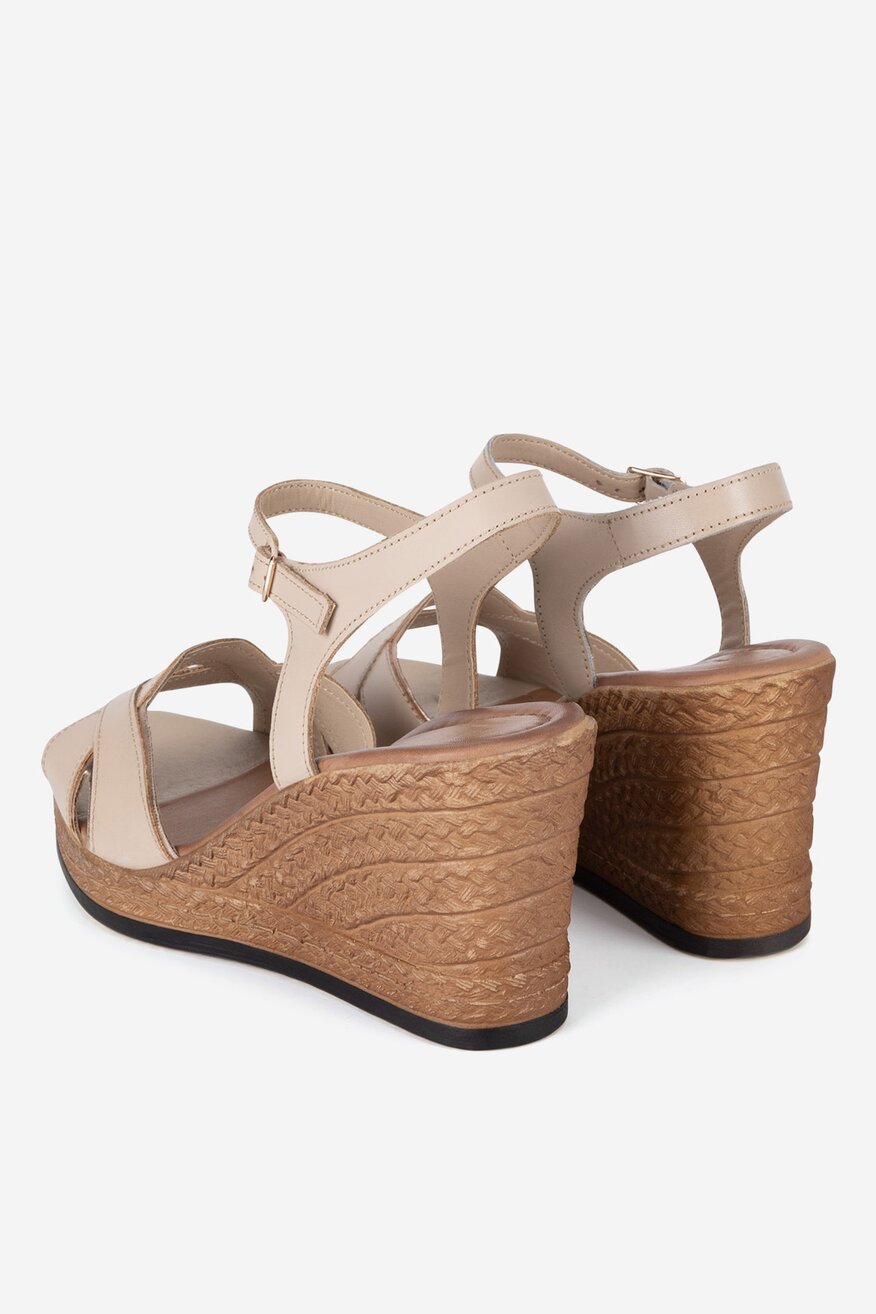 Sandały skórzane na koturnie