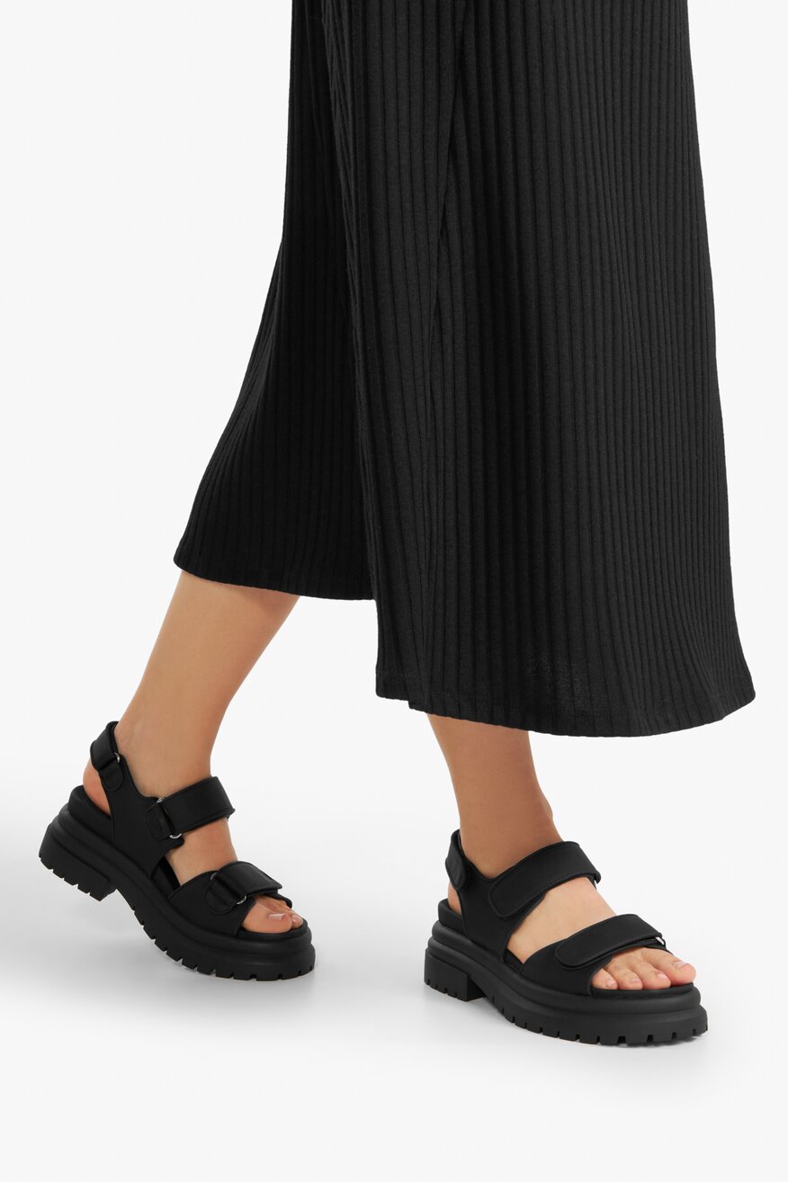 Sandały na grubej podeszwie