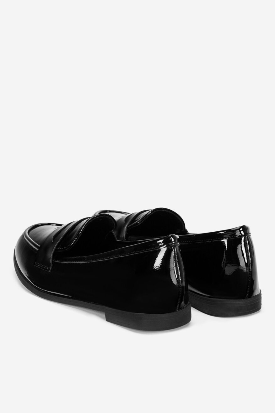 Loafersy lakierowane