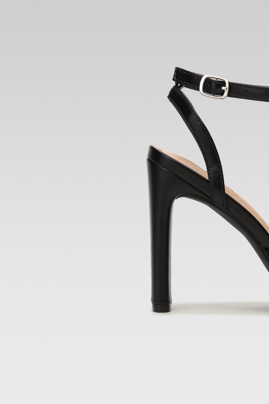 DeeZee - Sandały na szpilce