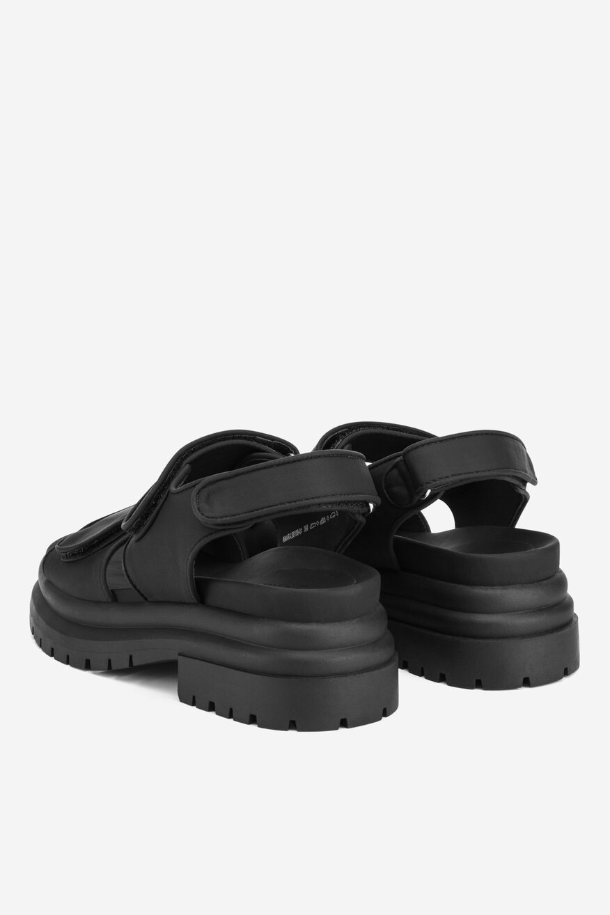 Sandały na grubej podeszwie