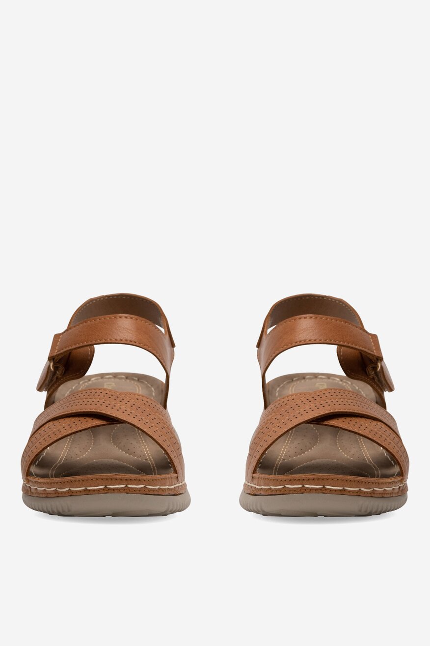 Sandały na koturnie