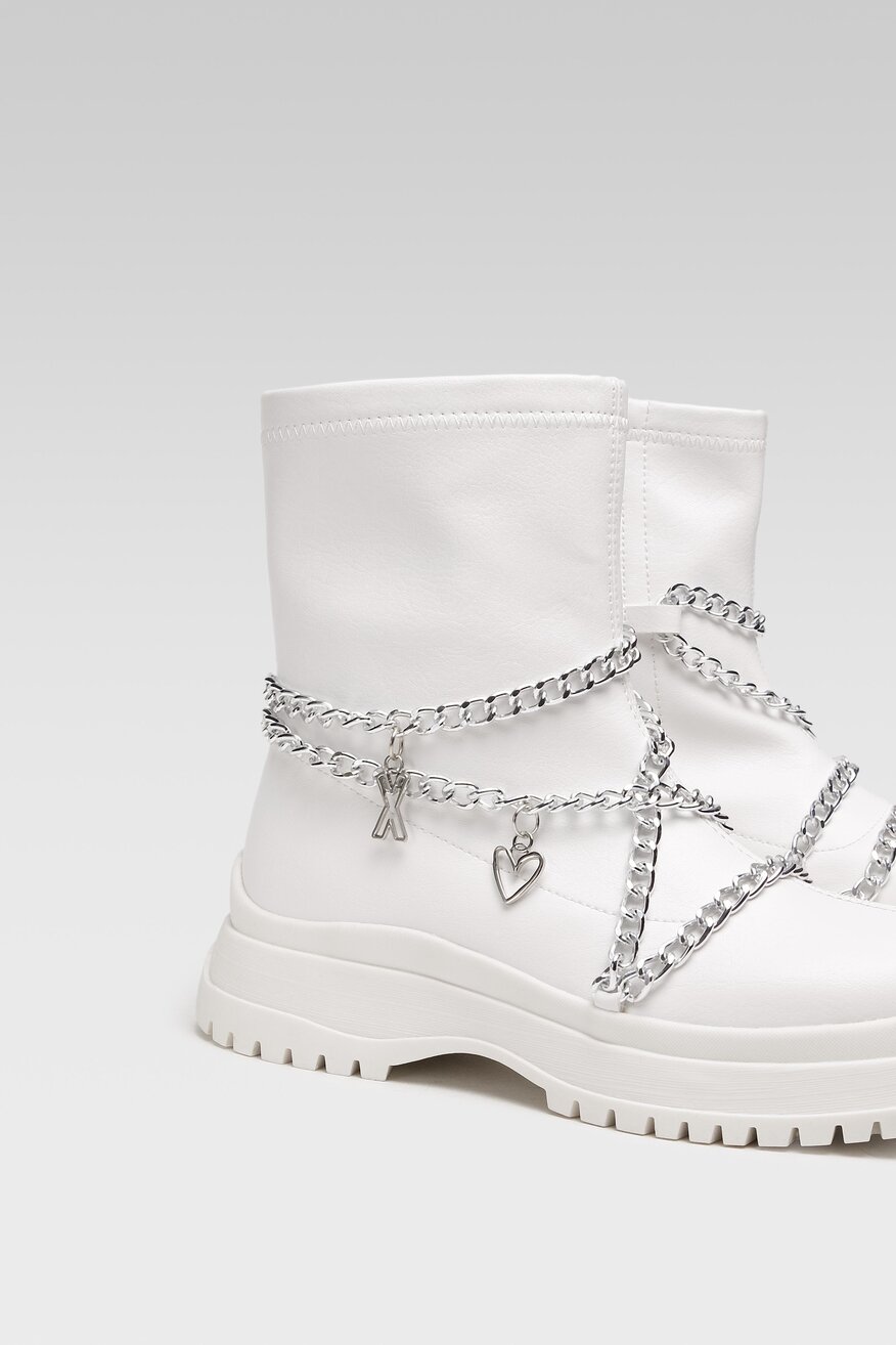 Botki na grubej podeszwie