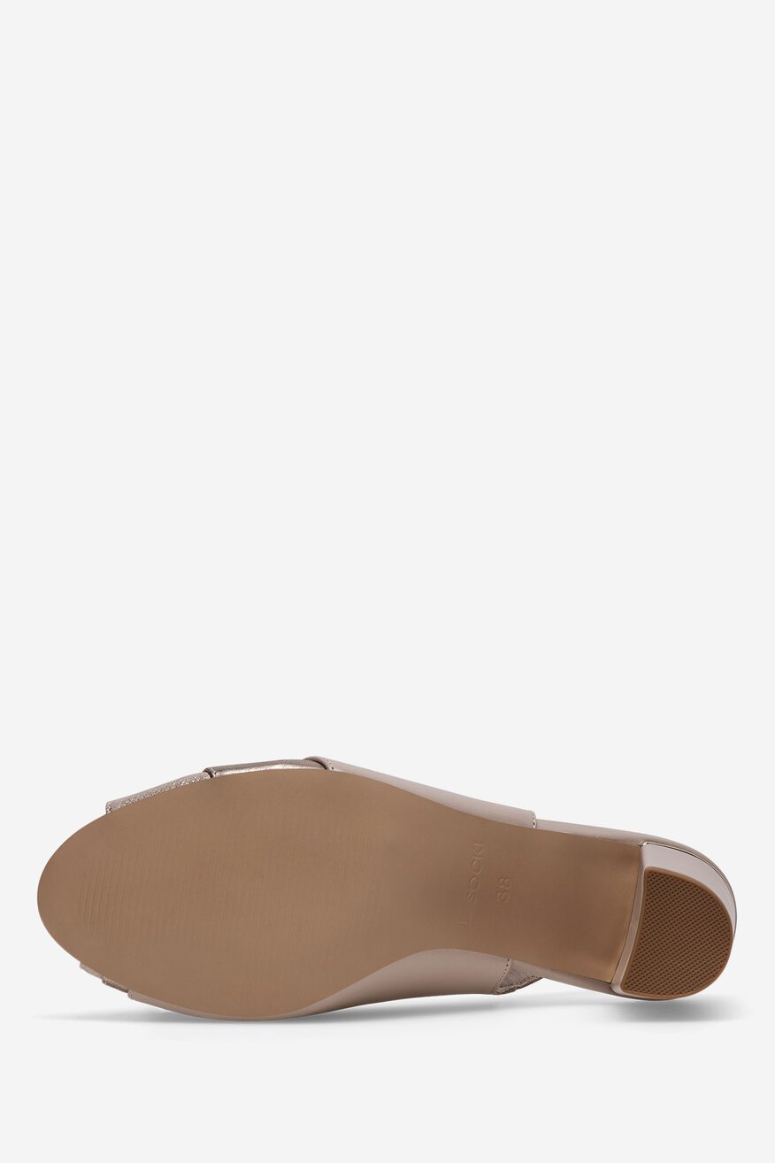Sandały skórzane na słupku