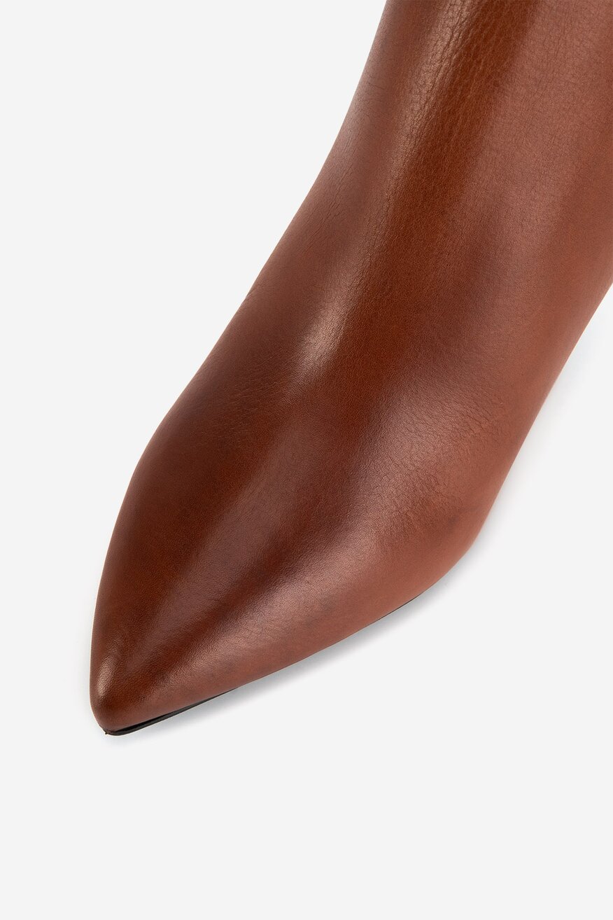 Botki skórzane na słupku